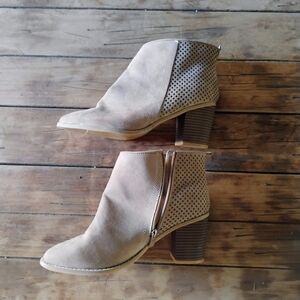 NEW Torrid Booties 10.5 Wide  Beige Perforated Block Heel Ankle Boot